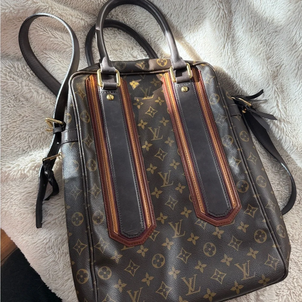 Louis Vuitton Porte-Documents Vertical Edition Bag with strap